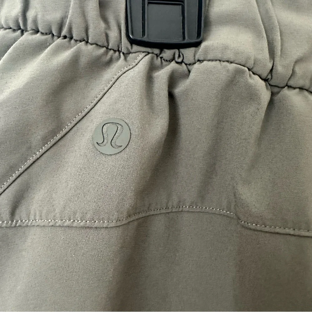 lululemon athletica Stroll At Sundown Women's Athletic Shorts in Charcoal Gray